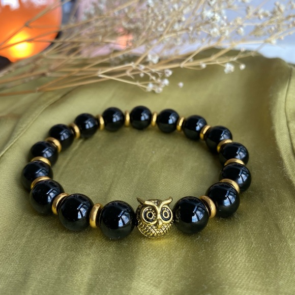 Onyx Stone Bracelet With Gold Owl Charm Detailed - Picture 4 of 7